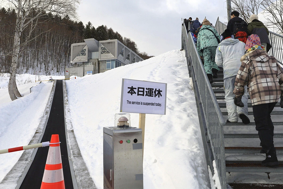 死亡事故が続発のスキー場が直面する新たな死角。インバウンド増加の一方、従業員不足で事故が多発......